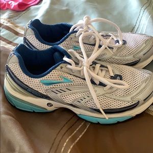Brooks Shoes - Brooks universal platform size 6.5 medium Brooks Shoes - Brooks universal platform size 6.5 medium